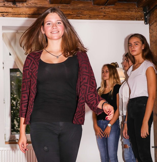 Testlauf für Carmen auf dem rosa Teppich. | Foto: Nicole Fuchsbauer