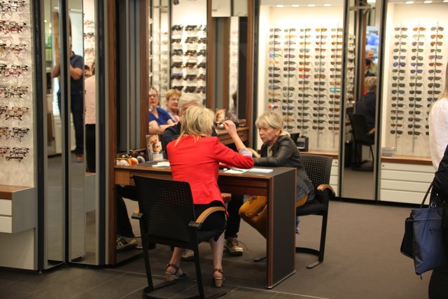 Das Team und die Kunden freuten sich über die Wiedereröffnung nach viermonatiger Umbaupause. | Foto: Arthur Kreklau