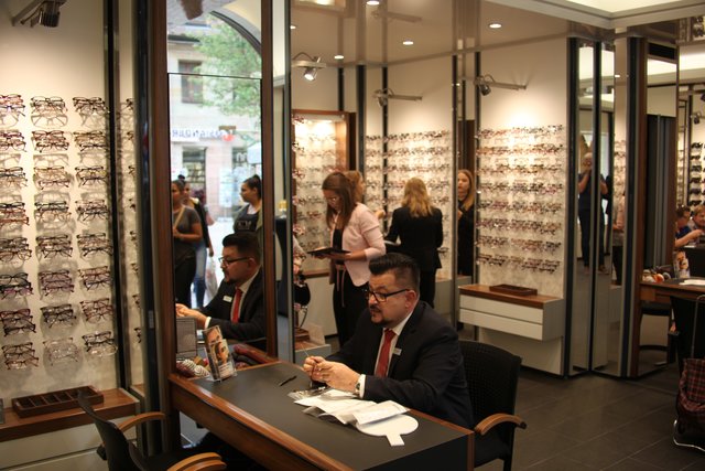 Das Team und die Kunden freuten sich über die Wiedereröffnung nach viermonatiger Umbaupause. | Foto: Arthur Kreklau