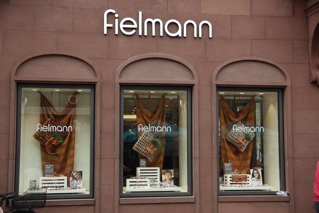 Das Team und die Kunden freuten sich über die Wiedereröffnung nach viermonatiger Umbaupause. | Foto: Arthur Kreklau