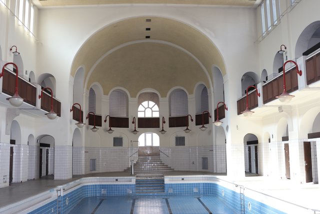 Ein Traum: Das 1914 eröffnete Volksbad bekommt bald wieder Wasser. | Foto: Nicole Fuchsbauer