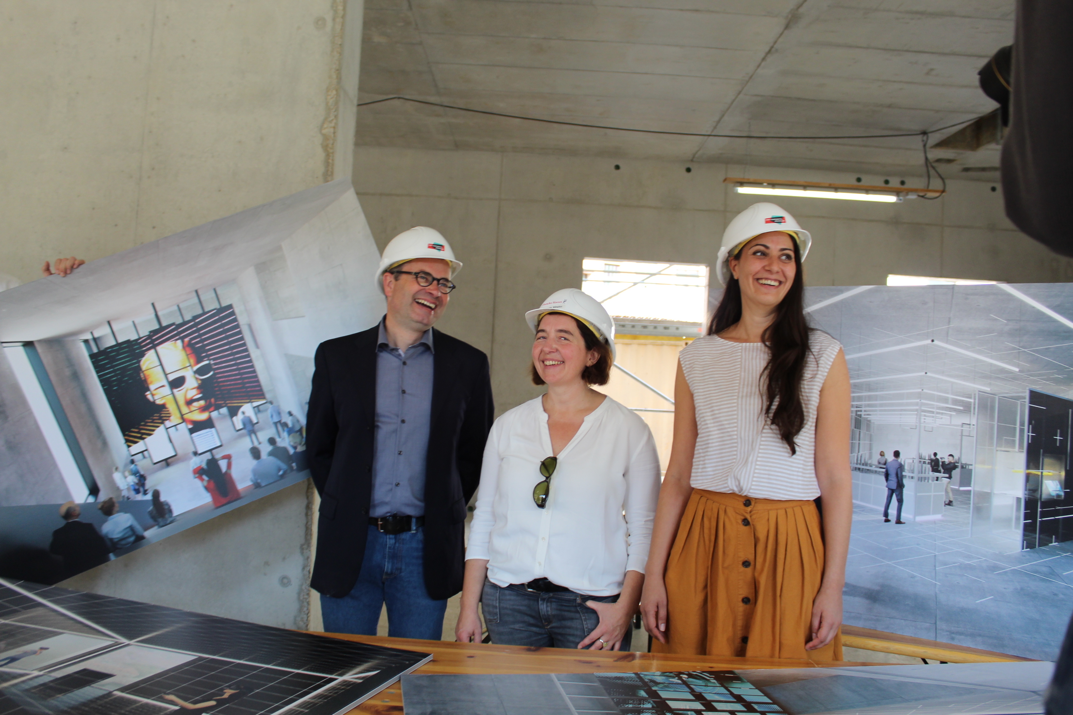 Aus dem "Team Nürnberg" des Deutschen Museums (v. li.): Projektleiter Andreas Gundelwein, Architektin Jeannette Witrahm und Kuratorin Melanie Saverimuthu auf der Baustelle.