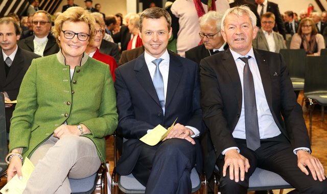 Festakt 850 Jahre Heiligenstadt (v.l.) Europaabgeordnete Monika Hohlmeier, Parlamentarischer Staatssekretär bei der Bundesministerin der Verteidung Thomas Silberhorn und Landrat Johann Kalb. | Foto: Nicole Fuchsbauer