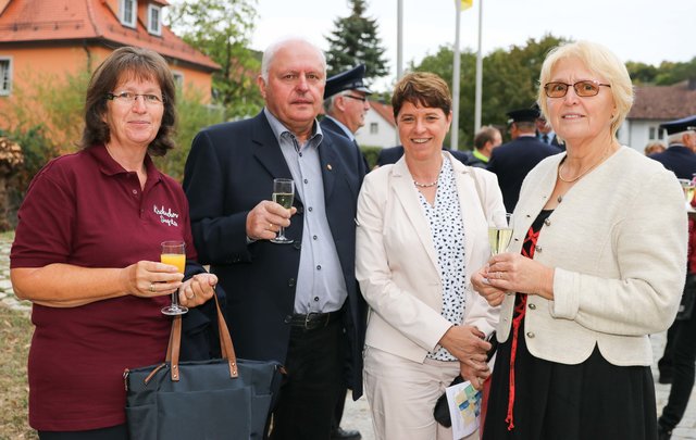 Empfang der Gäste vor dem Festakt in der Oertelscheune. | Foto: Nicole Fuchsbauer