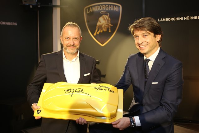 Markus Kugler und Andrea Baldi, Lamborghini-Europa-Chef. | Foto: J. Friedrich