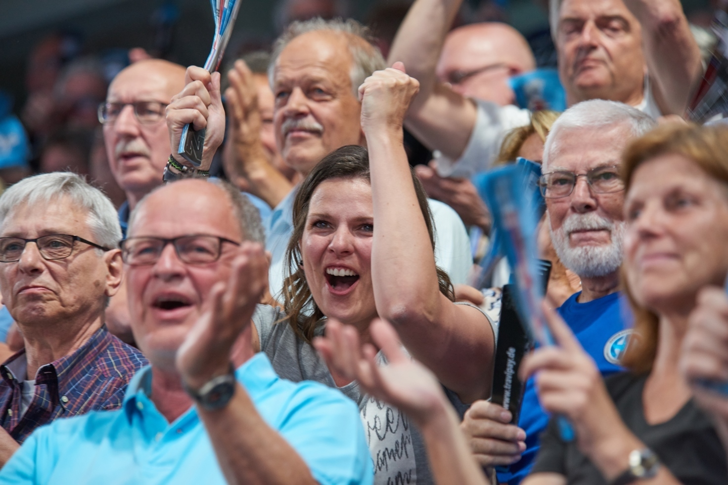 (© Foto: hl-studios, Erlangen) – Wieder sind die mitreisenden HC-Fans gegen die Eulen ganz wichtig