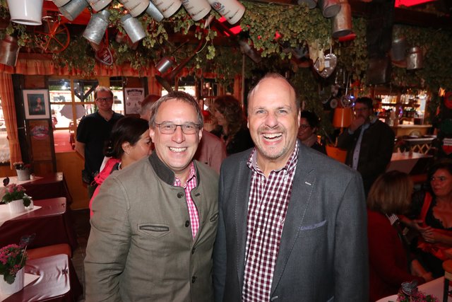 Airport-Chef Dr. Michael Hupe (l.) mit Bürgermeister Christian Vogel. | Foto: John R. Braun