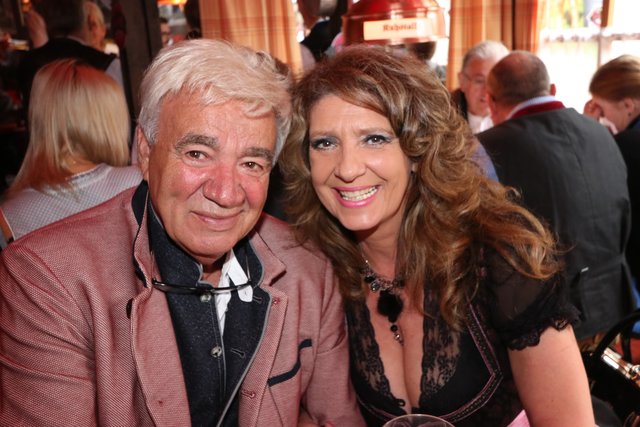 Wirkes-Filialleiterin Helga 
Bachmeyr und Ehemann Heinz. | Foto: John R. Braun