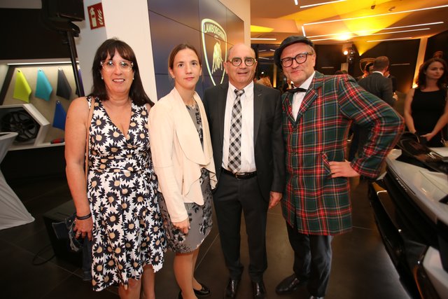 Moderator des Abends Oliver Tissot (re.) mit Wilhelm Graf (Gesellschafter Feser-Graf Gruppe), dessen Tochter Vanessa und Gattin Lore Ziegler-Graf. | Foto: J. Friedrich