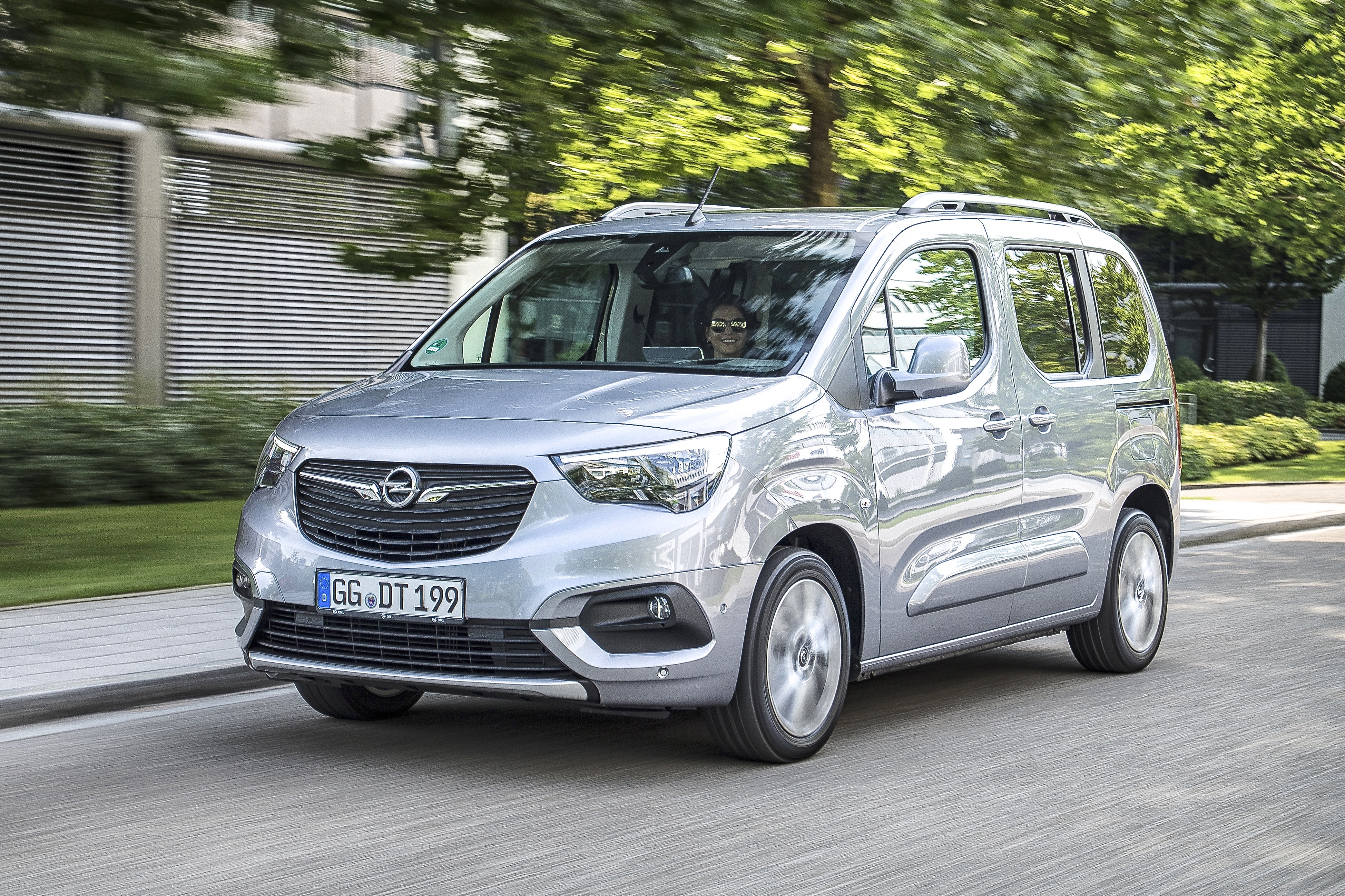 Der Combo fährt jetzt in fünfter Generation vor, die neben dem in dieser Klasse gewohnt großzügigen Platzangebot alle Komforteigenschaften eines Pkw bietet. Fotos: Auto-Medienportal.Net/Opel