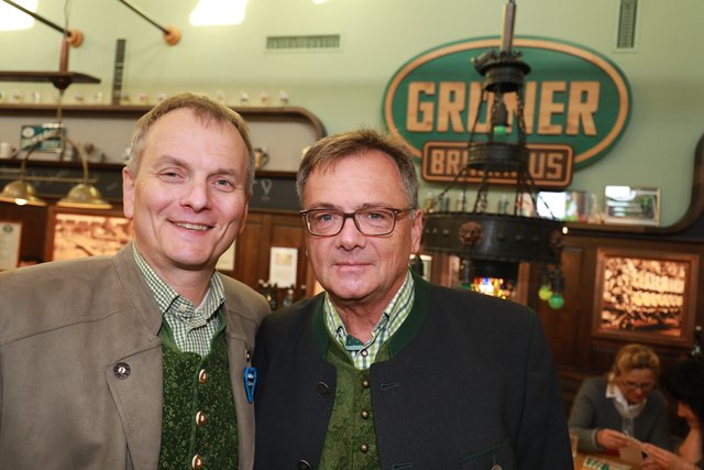 Wirtschaftsreferent Horst Müller und Tucher Geschäftsführer Fred Höfler. | Foto: Udo Dreier