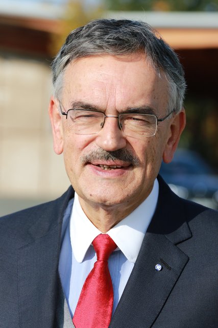 Wolfgang A. Herrmann, Präsident der Technischen Universität München, besichtigt  das neue Nürnberger Uni-Gelände. | Foto: Udo Dreier