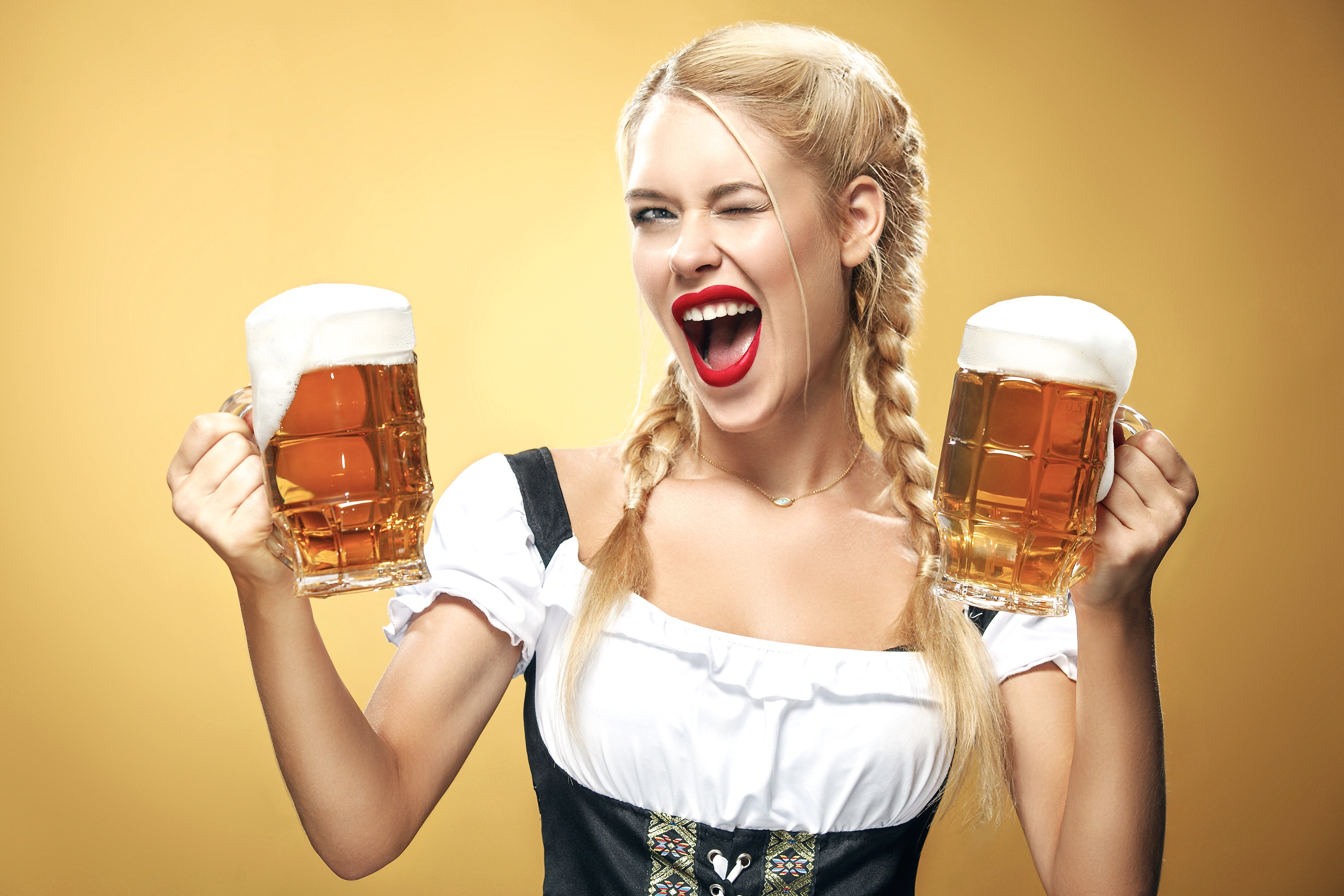 Prost: Forscher der FAU haben herausgefunden, dass Bier vielleicht sogar das Leben verlängern kann. Foto: © Mike Orlov / Fotolia.com