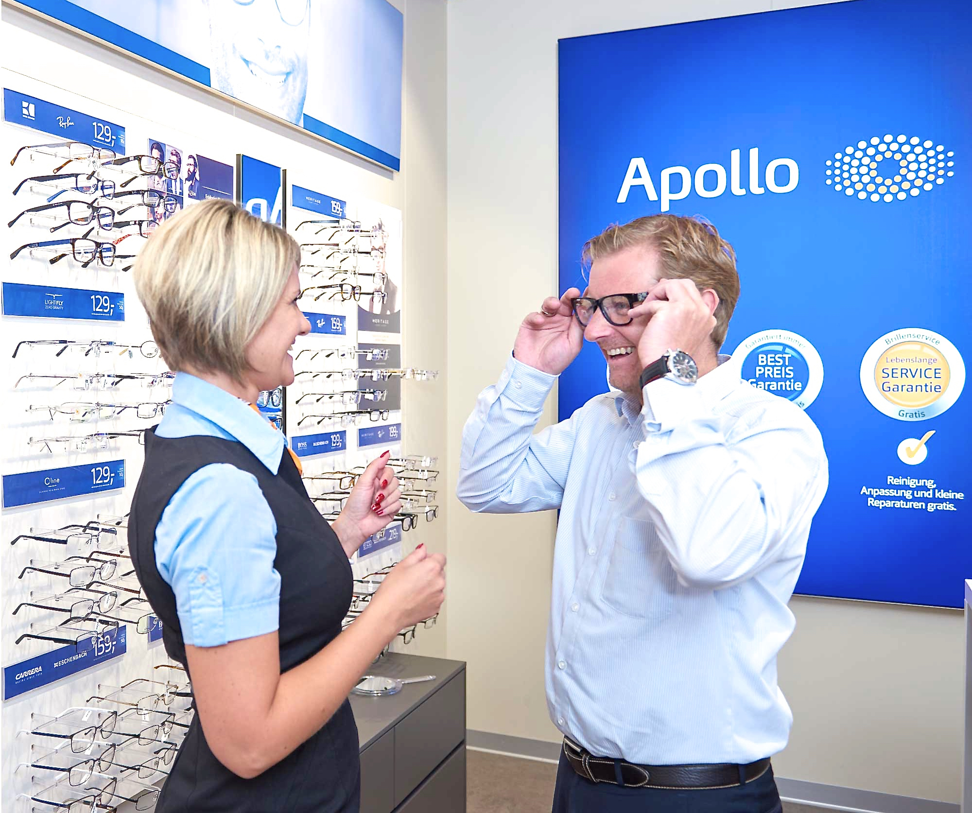 Beratungsgespräch bei Apollo. Foto: © Apollo Optik