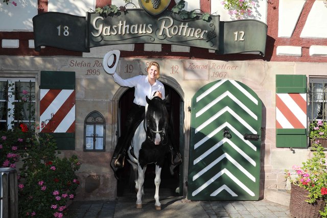 Bianca Guckenberger mit Paso Fino  - -

Faszination Pferd vom 30.10.2018 bis 4.11.2018 in der Messe Nürnberg - Pressekonferenz im Gasthaus Rottner am 11.10.2018 - Foto: Udo Dreier/ AFAG - | Foto: Udo Dreier