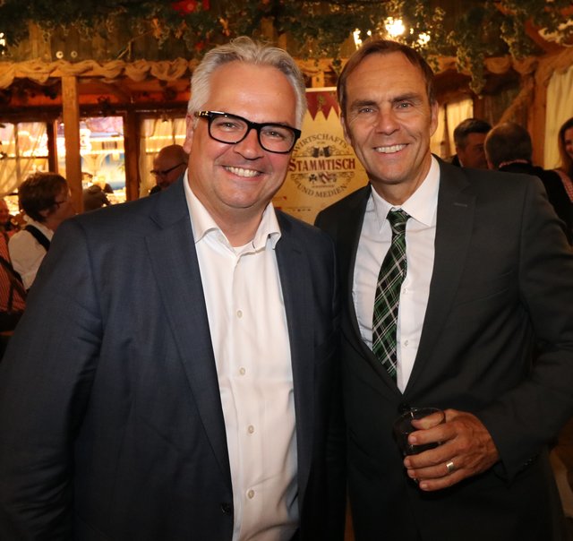 Funkhaus-Geschäftsführer Alexander Koller (r.) mit Andreas Rabitz, Mercedes-Niederlassungsleiter Nürnberg/Fürth. | Foto: © John R. Braun