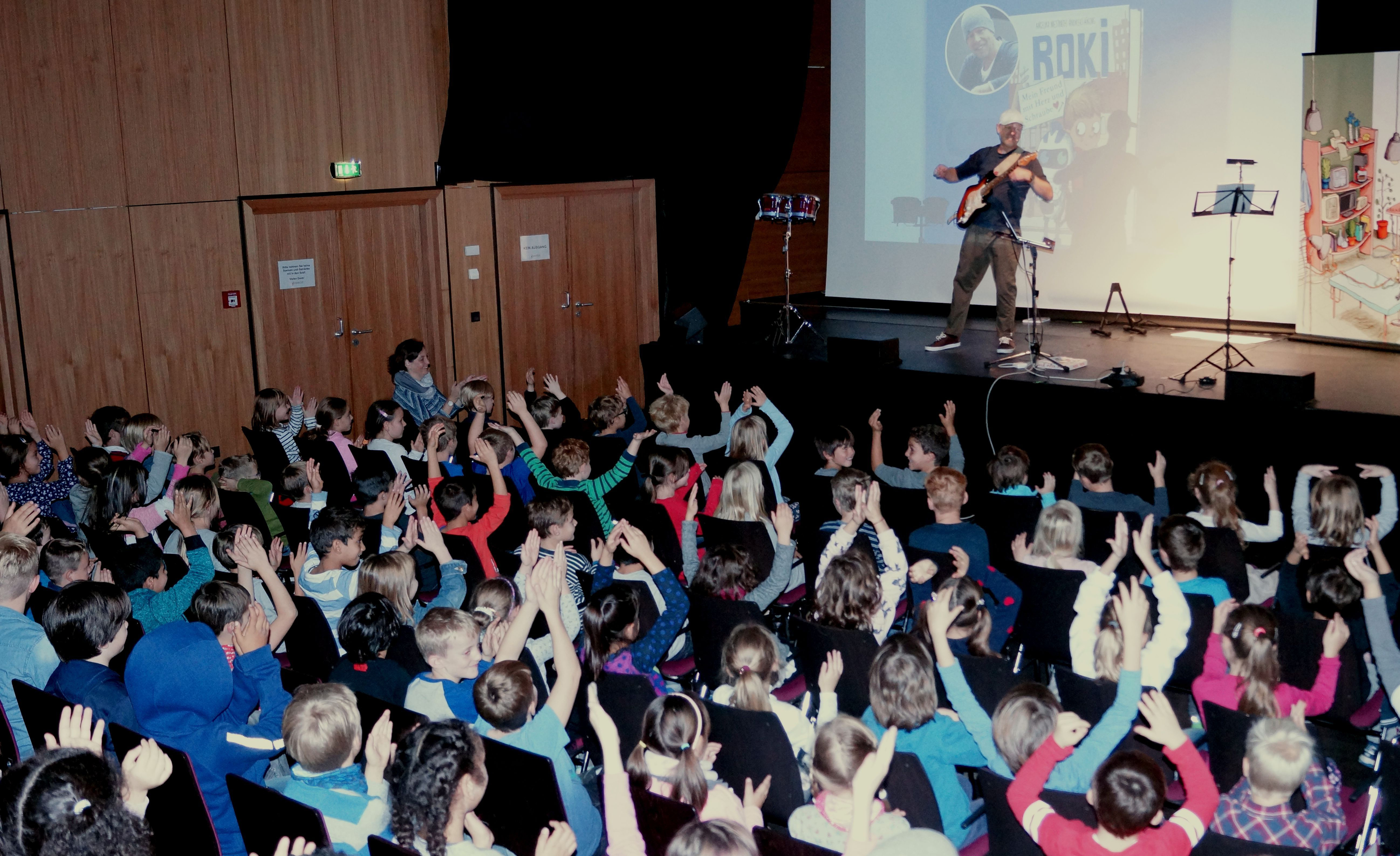 Lesefestival für Kinder der Stadtbibliothek Nürnberg - Musiklesung mit Kinderbuchautor Andreas Hüging.