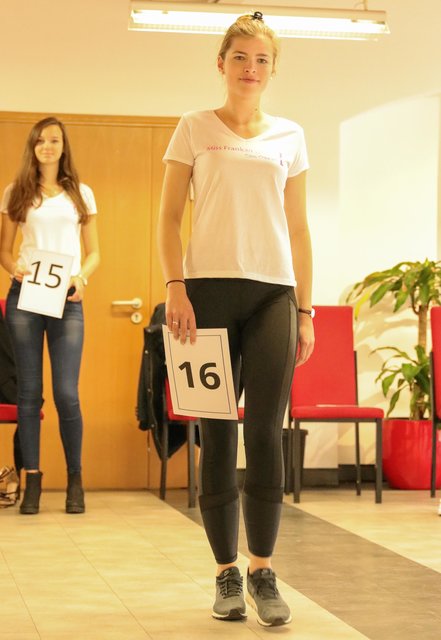 Laufstegtraining für den großen Auftritt am 17. November im Maritim Hotel Nürnberg. | Foto: Nicole Fuchsbauer