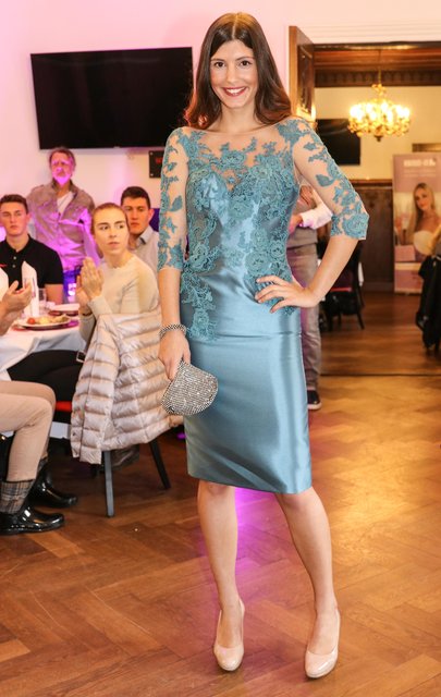 Esstefania Carjan in Blau. | Foto: Nicole Fuchsbauer