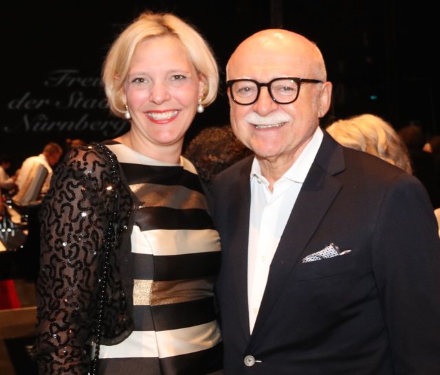 Unternehmer Gerd Schmelzer mit BR-Studioleiterin Dr. Kathrin Degmair. | Foto: © John R. Braun