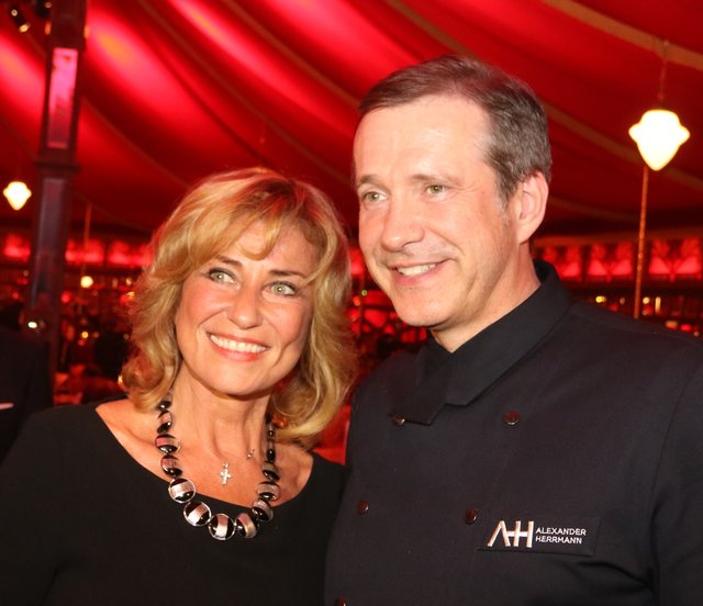,,Höhle-der-Löwen"-Star Dagmar Wöhrl mit Gastgeber & Starkoch Alexander Herrmann. | Foto: John R. Braun