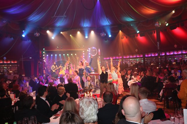 ,,Kuriositäten" heißt das neue Programm 2018/19. | Foto: © John R. Braun