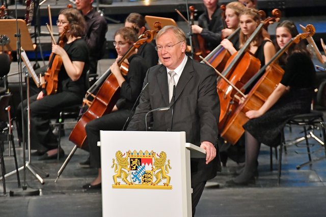 Prof. Dr. Ferdinand Kramer über die Geschichte des Freistaates Bayern. | Foto: © Bildarchiv Bayerischer Landtag/Rolf Poss