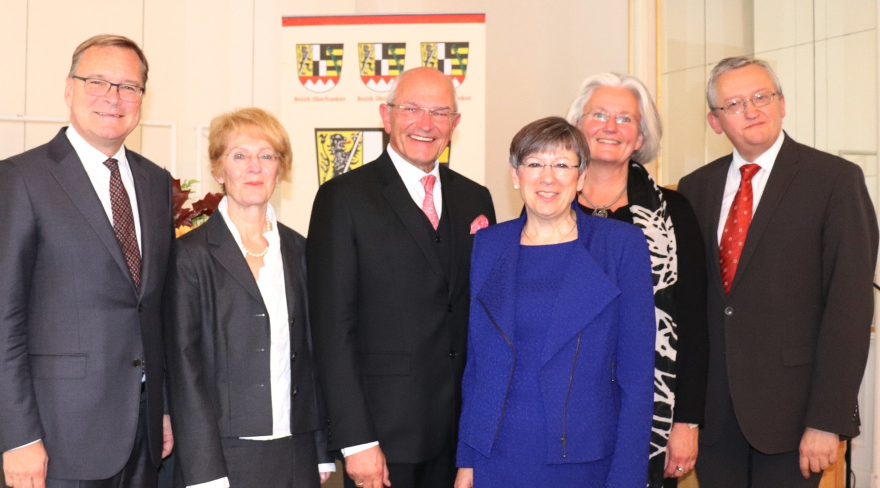 Bezirkstagsvizepräsident Andreas Starke, Angela Trautmann-Janovsky, Bezirkstagspräsident Dr. Günther Denzler, Regierungspräsidentin Heidrun Piwernetz, Stefanie Krüger vom Bay. Bezirketag, Prof. Günter Dippold. (v.links)