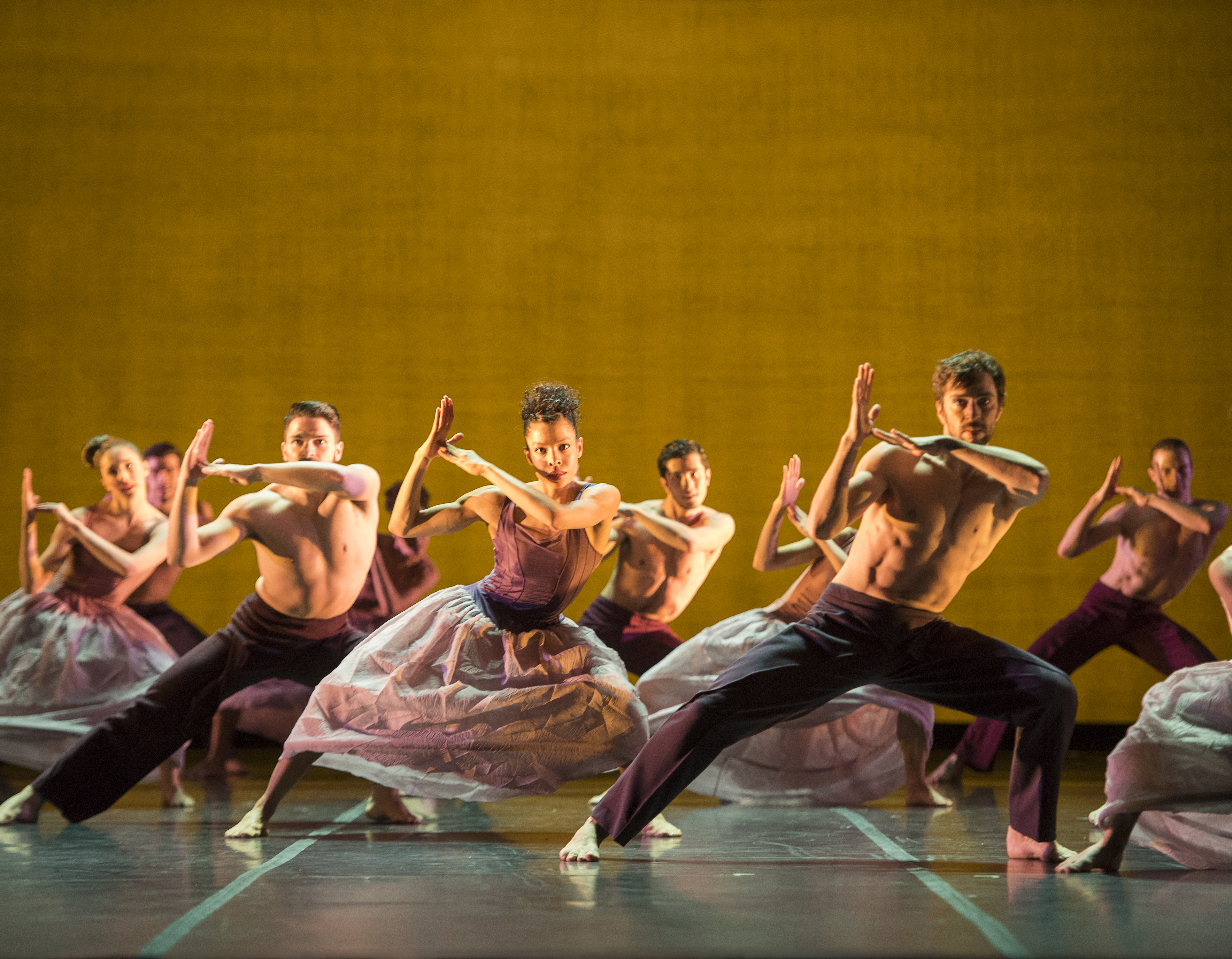 Szene aus dem Ballett ,,Antiche Danze“ mit Rachelle Anais Scott.