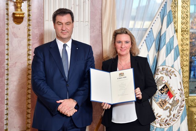 Ministerpräsident Dr. Markus Söder, MdL, und Kerstin Schreyer, MdL, Staatsministerin für Familie, Arbeit und Soziales. | Foto: Joerg Koch/ Bayerische Staatskanzlei