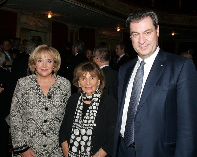 Ministerpräsident Dr.Markus Söder mit Dr. Charlotte Knobloch (M.), Präsidentin der Israelitischen Kultusgemeinde München und Oberbayern und Evi Kurz, 1. Vorsitzende des Ludwig-Erhard-Initiativkreises Fürth. | Foto: jrb/jk