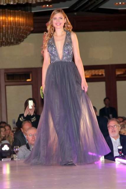 Siegerin Sophia Fröba in einem traumhaften Abendkleid. | Foto: Jürgen Friedrich