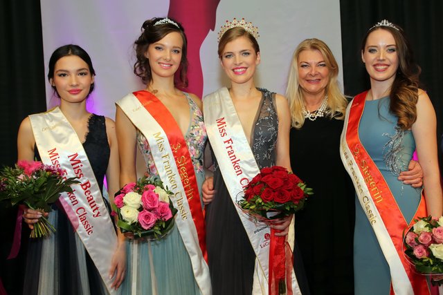 Miss Franken Classic 2019 (v.l.) Miss Beauty Lena Meier, Marina Müller, Siegerin Sophia Fröba, Veranstalterin Marie-Luise Cawi und Lisa Marie Holzmann. | Foto: Jürgen Friedrich