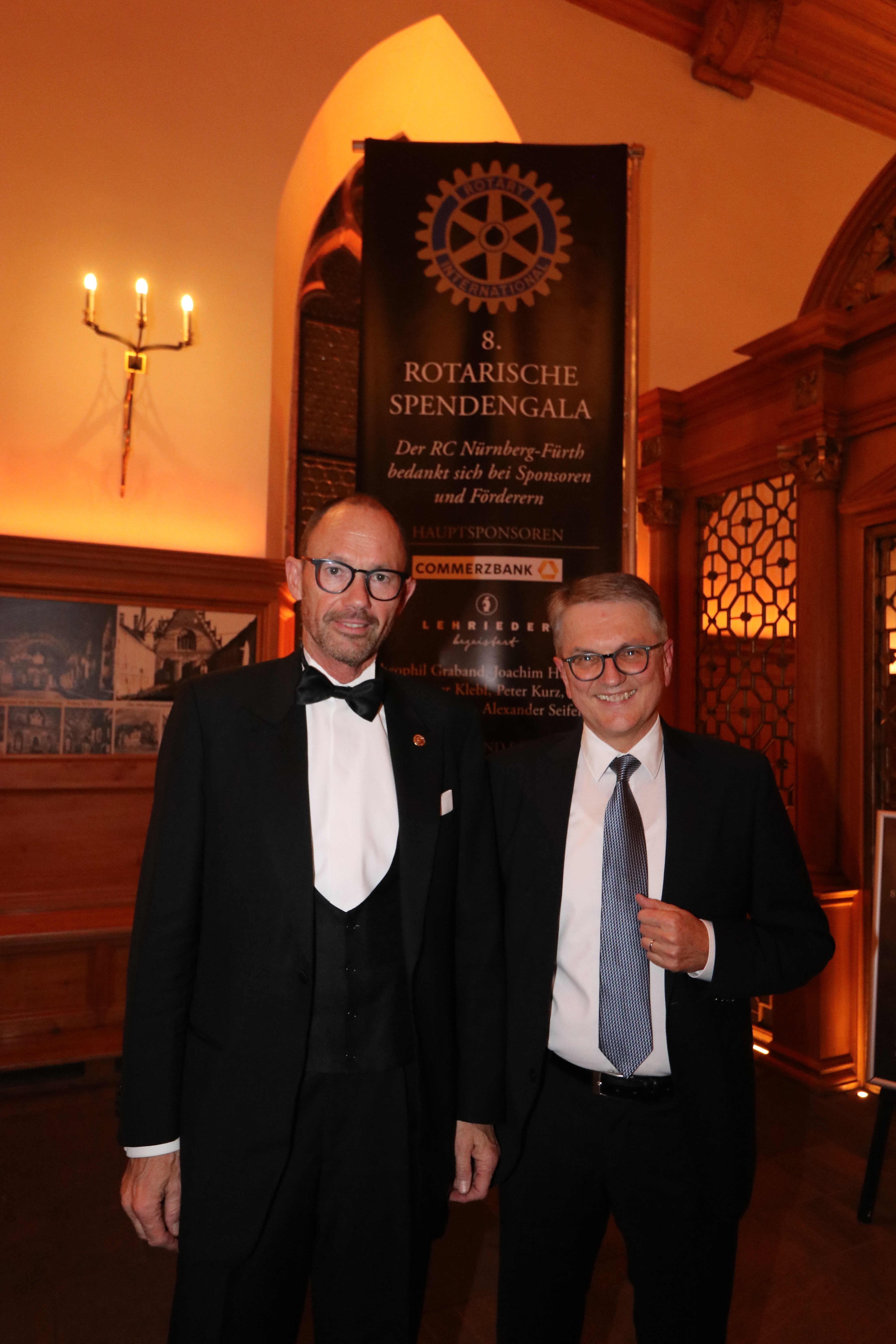 Rotary Club-Präsident Dr. Alexander Seifert (rechts) mit Prof. Dr. Klaus L. Wübbenhorst, dem Gründer der Spendengala.