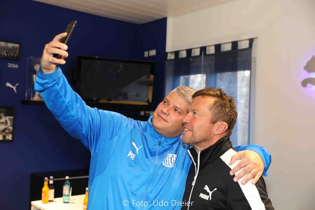 FCH - Nachwuchsspieler beim Selfie knipsen mit Lothar Matthäus. | Foto: Udo Dreier