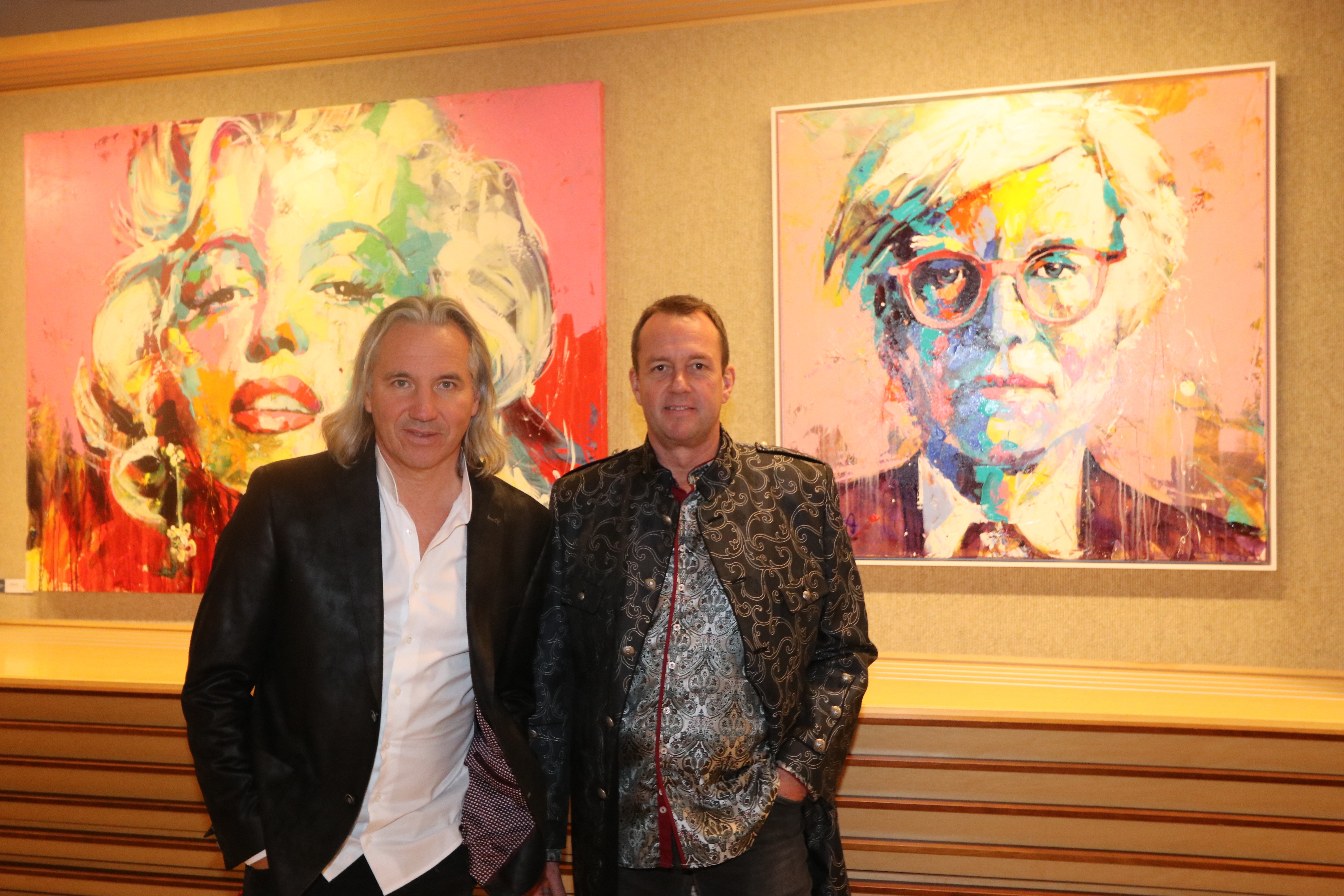 Galerist Jörg-Steffen Meister (r.) und der Künstler VOKA.