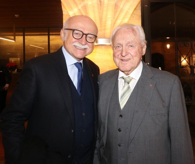 Immobilien-Unternehmer Gerd Schmelzer (li.) CSU-Urgestein Dr. Oscar Schneider, Bundesbauminister a.D., beim Empfang der Stadt Nürnberg für Günther Beckstein. | Foto: © John R. Braun