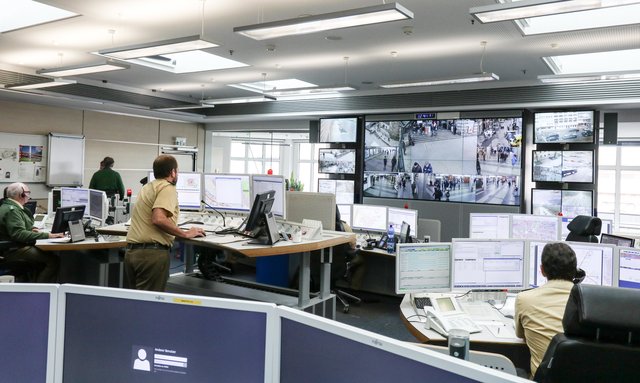 Einsatzzentrale: Investiert wurde in moderne Kameratechnik – unter anderem mit hochauflösender Zoomfunktion und 360-Grad-Blick. | Foto: Nicole Fuchsbauer