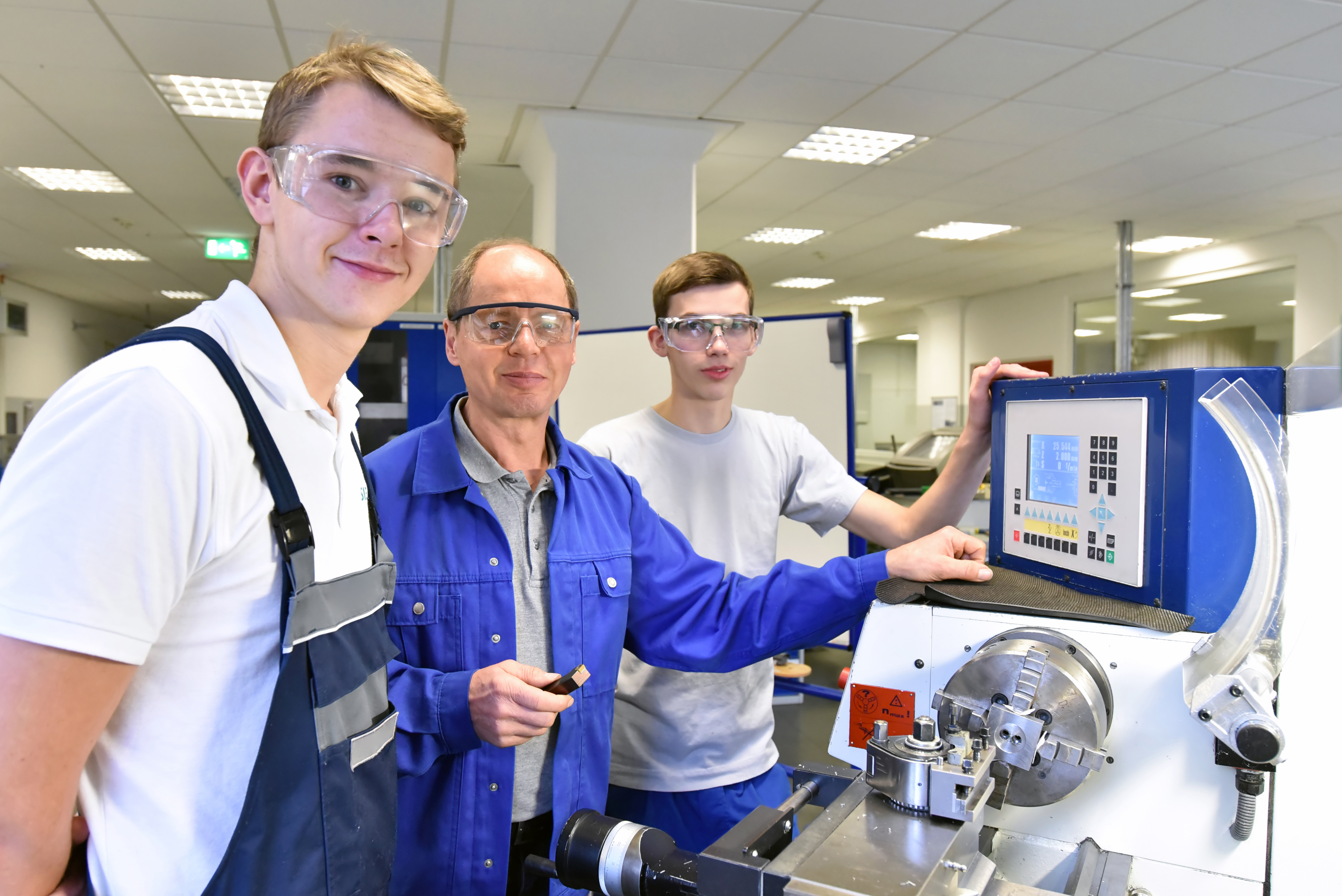 Junge Menschen von heute haben eine große Auswahl attraktiver Berufe in den Sparten Handwerk, Industrie oder Dienstleistung.