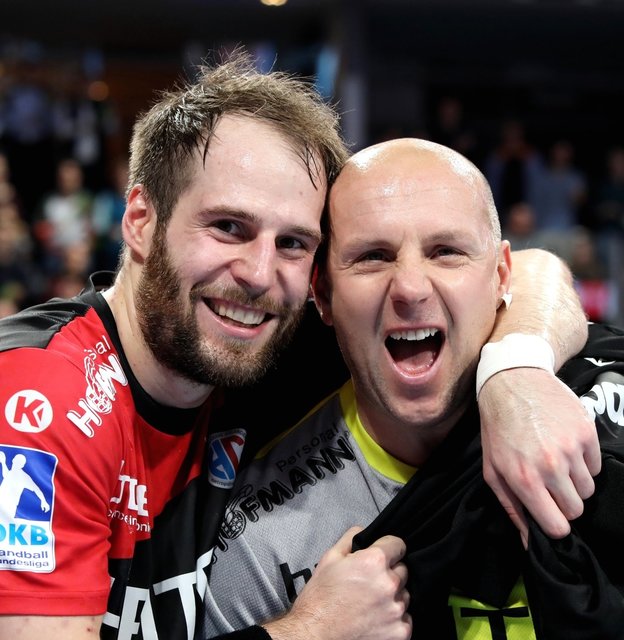 (Foto: HJKrieg, Erlangen): HC Erlangen: Nico Büdel und Gorazd Skof lassen sich feiern