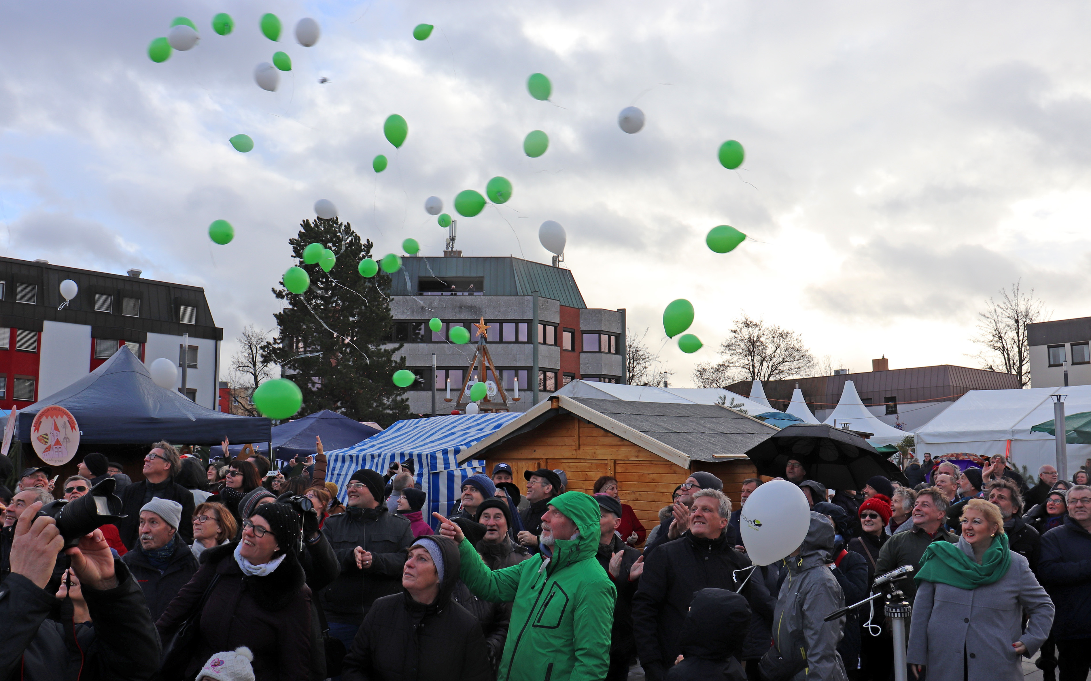 Die Einweihung des neuen Rathausplatzes wurde mit zahlreichen Gästen gefeiert.