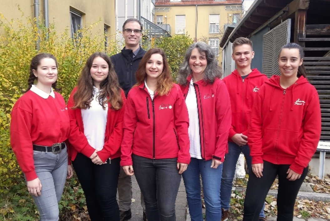 Gruppenbild mit dem neuen Vorstand (v.l.) Katja Legatzki, Viola Trapp, Dr. Johannes Freiherr von Erffa, Corinna Autenrieth, Birgit Jendrossek, Jonas Günther und Melina Brantl.