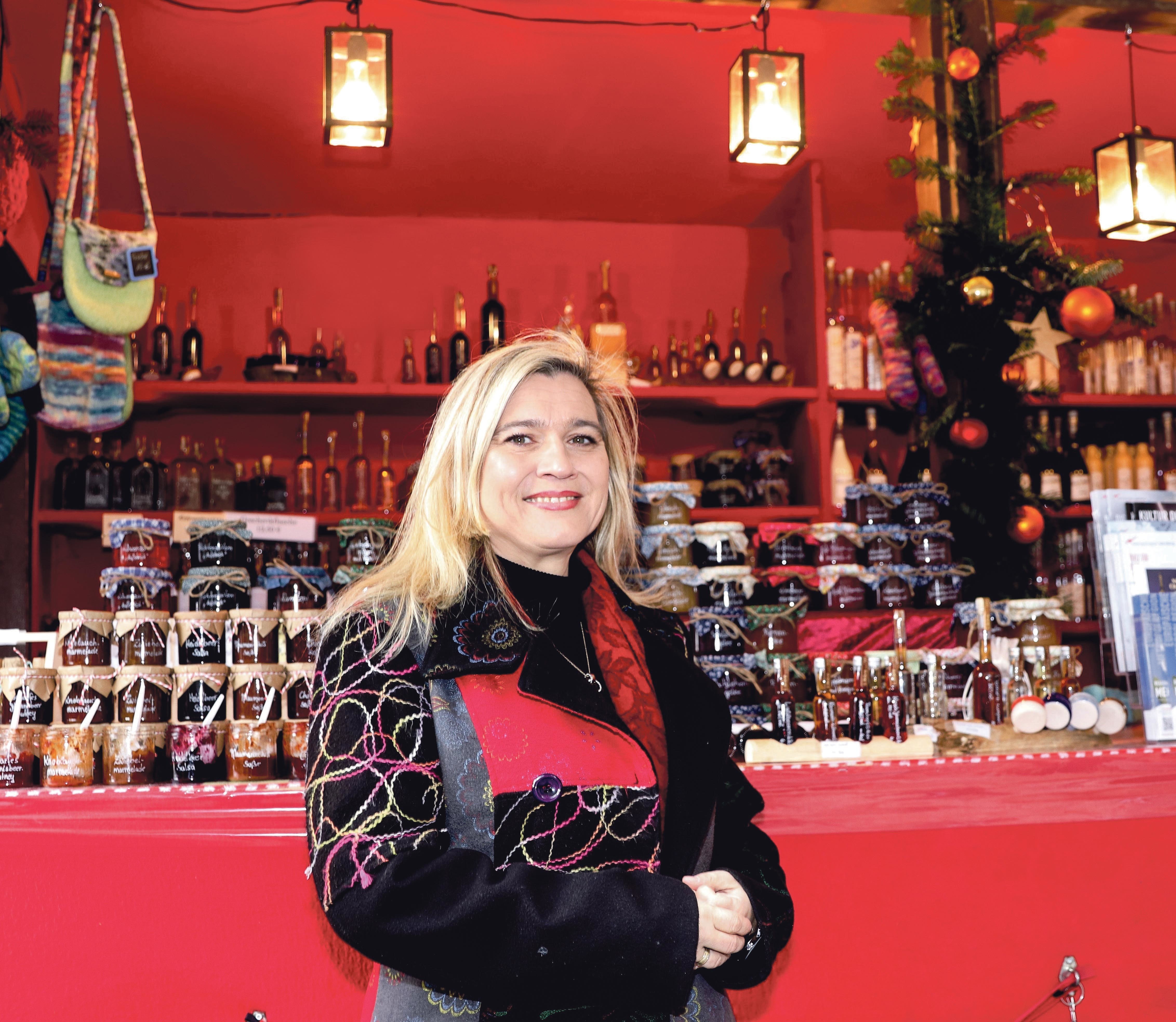 Frohe und gesegnete Weihnachtstage und ein gesundes, glückliches neues Jahr 2019 wünscht die Bayerische Gesundheits- und Pflegeministerin Melanie Huml vom Christkindlesmarkt aus an alle MarktSpiegel-Leserinnen und -Leser.