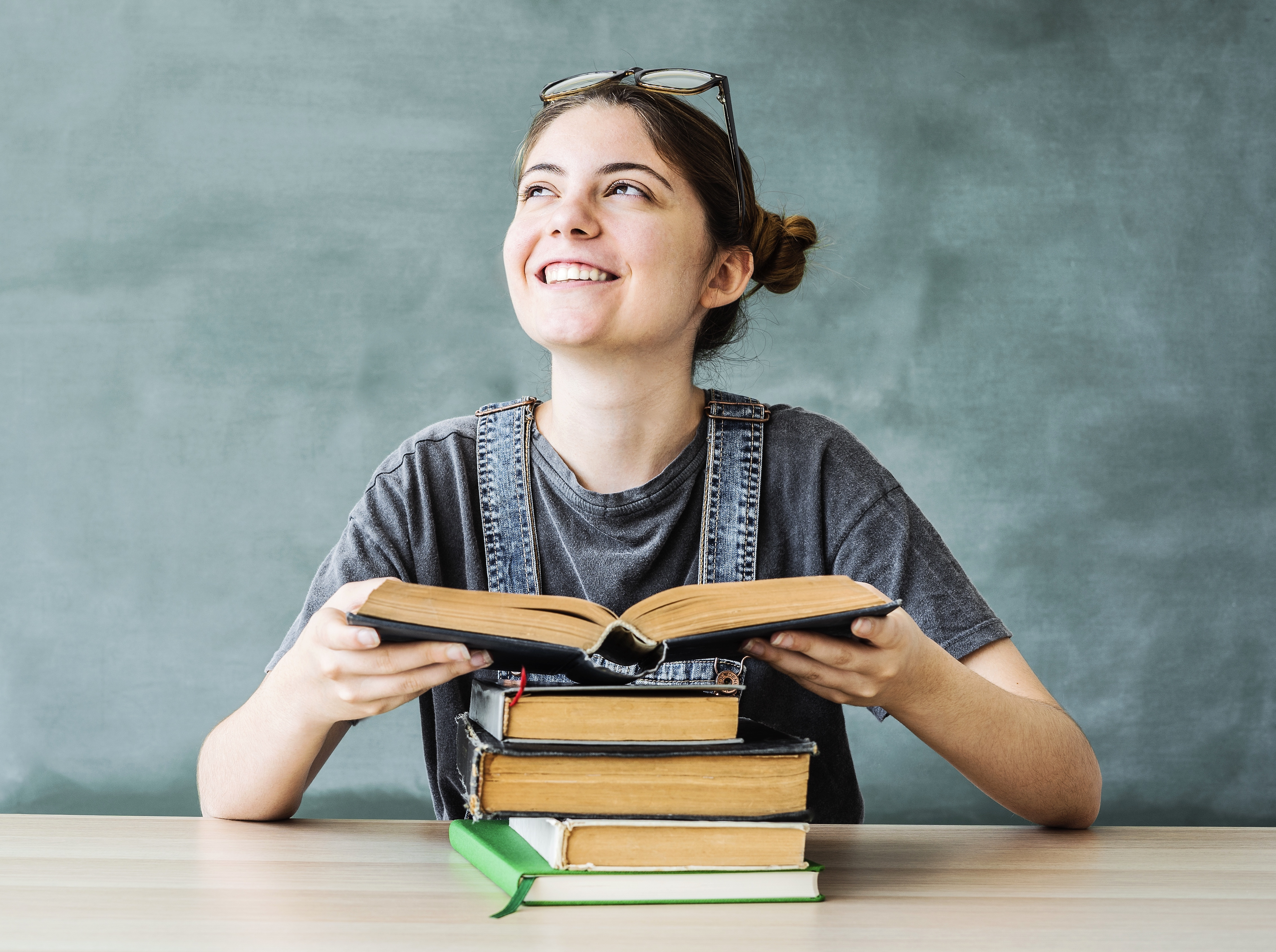 Auf ins Lesevergnügen: Für Inhaber des ErlangenPasses entfällt ab sofort die Jahresgebühr für die Stadtbibliothek. Symbolfoto: © sebra / Fotolia.com