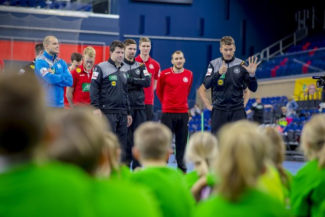 Zu gewinnen: Ein Tag mit Christian Prokop (re.), Trainer der deutschen Nationalmannschaft!
© Sascha Klahn/DHB