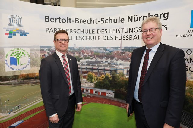 Sponsoren: Geschäftsführers der WBG KOMMUNAL GmbH, Ralf Schekira, und Matthias Everding von Sparkasse Nürnberg Zukunftstiftung (v.l.). | Foto: Udo Dreier
