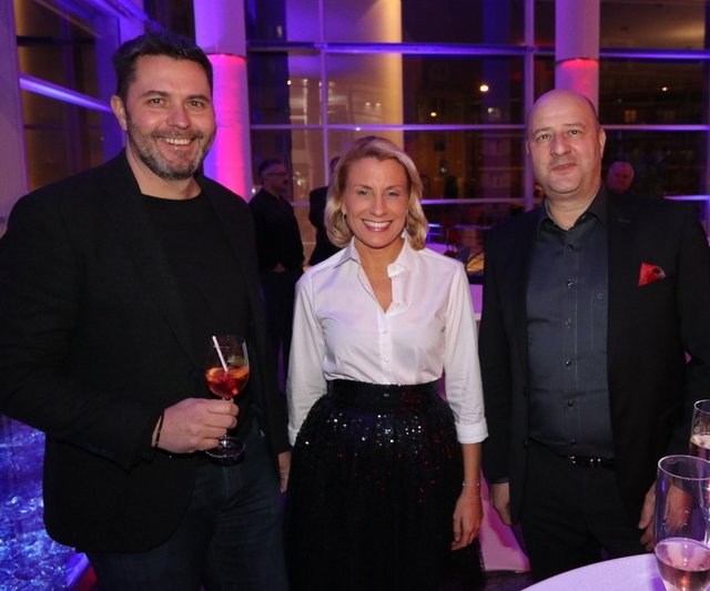 Martin Rößler (Konditorei Café Beer), Dr. Karoline Haderer, Marketing-Chefin NÜRNBERGER Versicherung, und BMW-Niederlassungsleiter Thomas Fischer (v.li.). | Foto: © John R. Braun