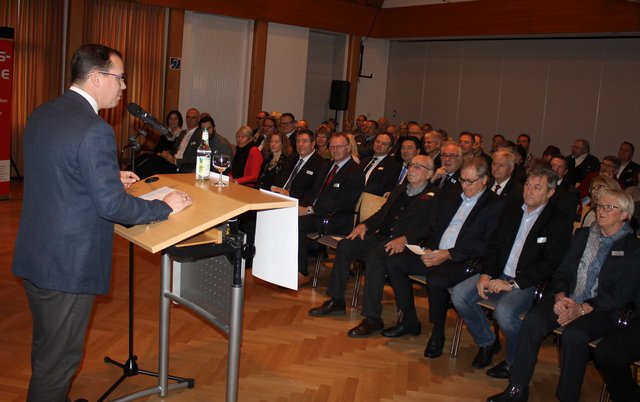 Der stellvertretende Vorsitzende Ralf Schmidt moderierte den Empfang. | Foto: © Victor Schlampp
