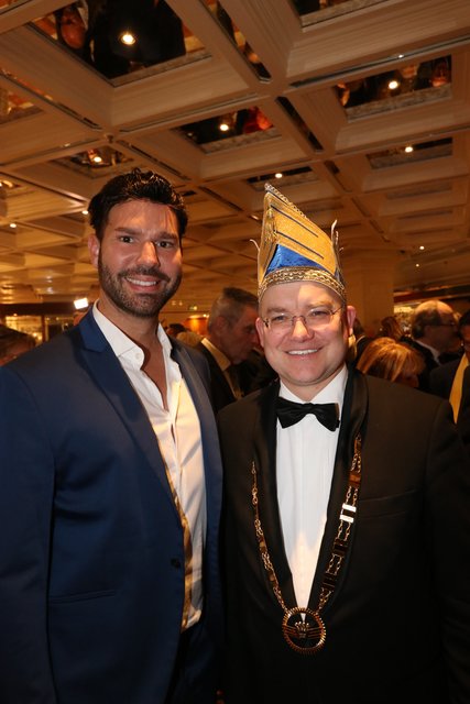 Kultwirt Christian Wagner (u.a. "rote Bar", "Pillhofer") zusammen mit dem CSU-Bundestagsabgeordneten Sebastian Brehm (r.) | Foto: © John R. Braun