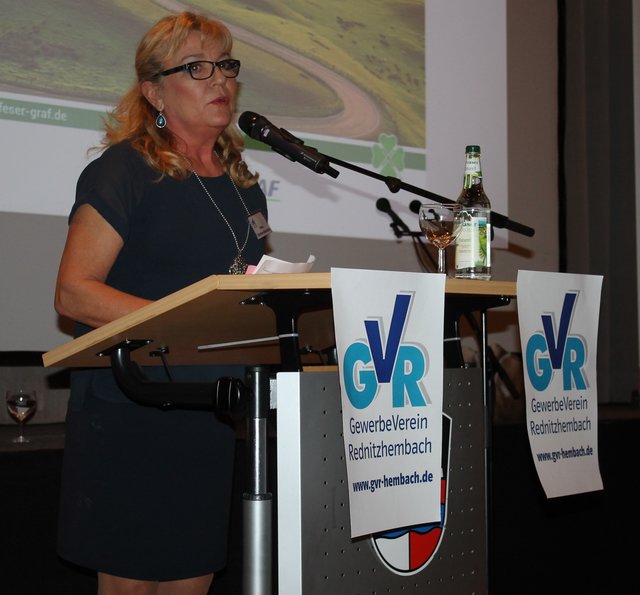 Die Vorsitzende Petra Eckstein begrüßt die Gäste. | Foto: © Victor Schlampp